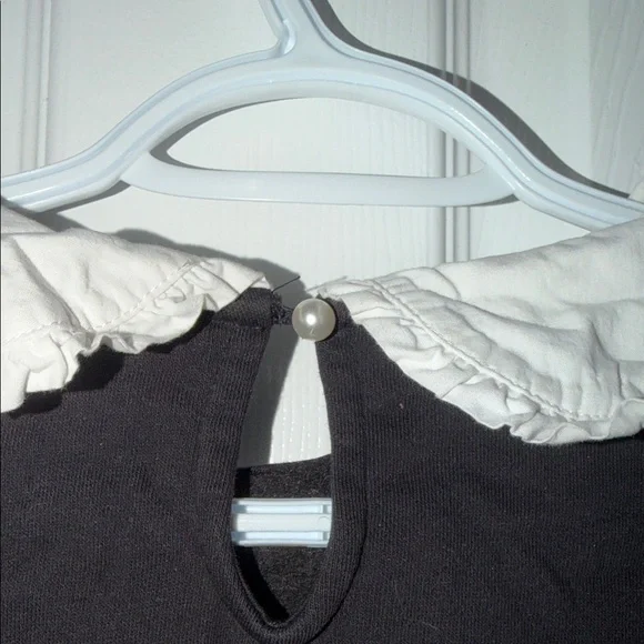 H&M Black Top with White Collar - Picture 3 of 5